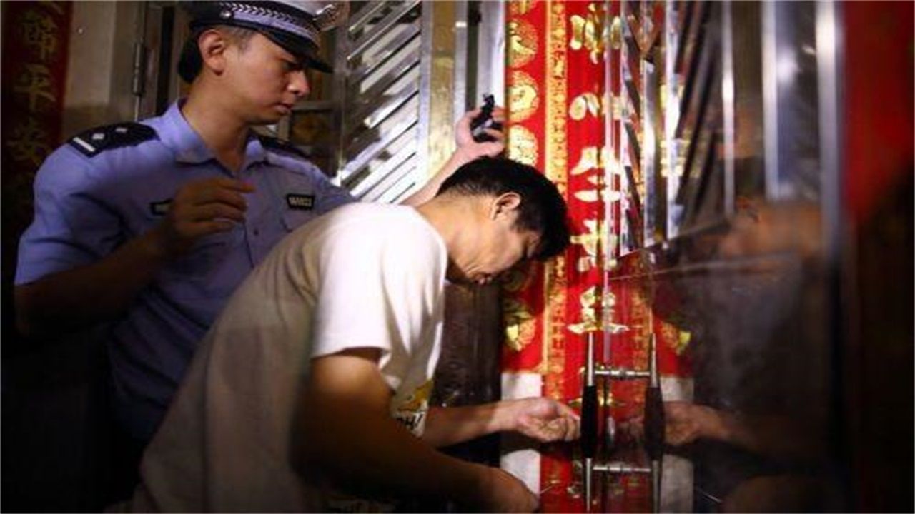 福泉市请开锁师傅开了锁后，师傅为什么一般都不进门，就算主人请也不进去？